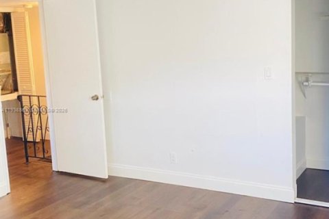 Снять в аренду таунхаус в Лодерхилл, Флорида 2 спальни, 94.76м2, № 1996479 - фото 15