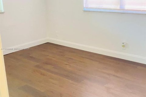 Снять в аренду таунхаус в Лодерхилл, Флорида 2 спальни, 94.76м2, № 1996479 - фото 17