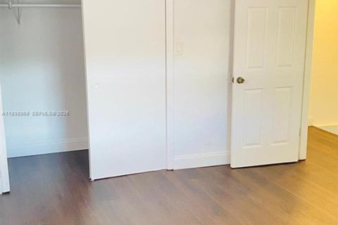 Снять в аренду таунхаус в Лодерхилл, Флорида 2 спальни, 94.76м2, № 1996479 - фото 16