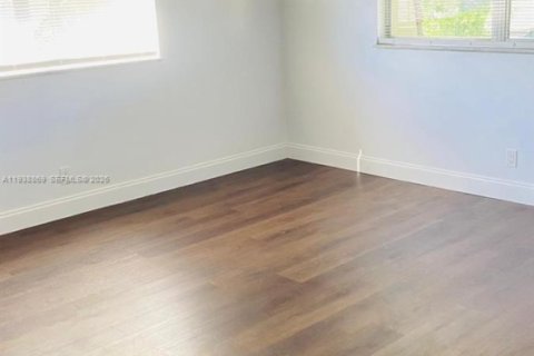 Снять в аренду таунхаус в Лодерхилл, Флорида 2 спальни, 94.76м2, № 1996479 - фото 14