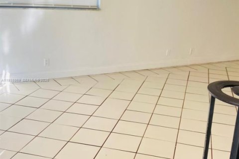 Снять в аренду таунхаус в Лодерхилл, Флорида 2 спальни, 94.76м2, № 1996479 - фото 21