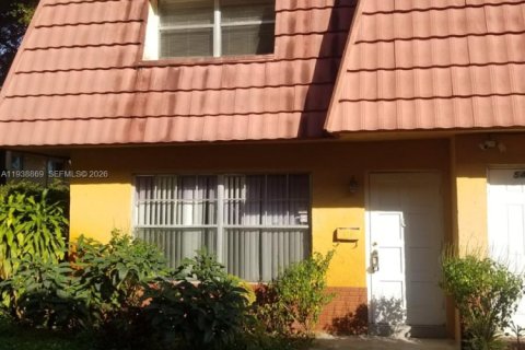 Снять в аренду таунхаус в Лодерхилл, Флорида 2 спальни, 94.76м2, № 1996479 - фото 9