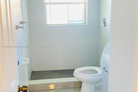 Снять в аренду таунхаус в Лодерхилл, Флорида 2 спальни, 94.76м2, № 1996479 - фото 6