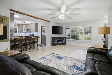 Villa ou maison à vendre à Fruitland Park, Floride: 3 chambres, 138.42 m2 № 2352255 - photo 5