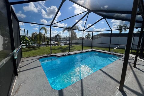 House in Hudson, Florida 3 bedrooms, 134.15 sq.m. № 1886226 - photo 15