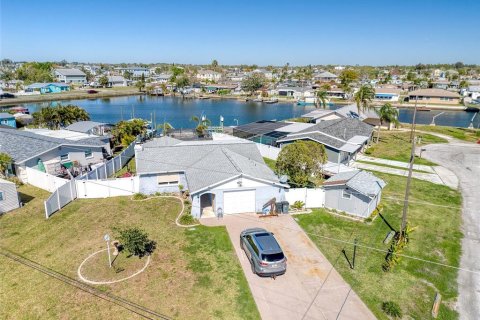 House in Hudson, Florida 3 bedrooms, 134.15 sq.m. № 1886226 - photo 2