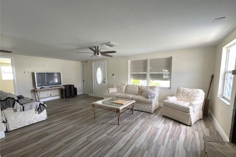 House in Hudson, Florida 3 bedrooms, 134.15 sq.m. № 1886226 - photo 6