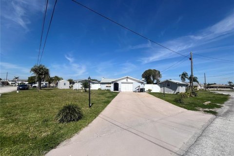 House in Hudson, Florida 3 bedrooms, 134.15 sq.m. № 1886226 - photo 4