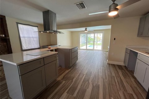 House in Hudson, Florida 3 bedrooms, 134.15 sq.m. № 1886226 - photo 7