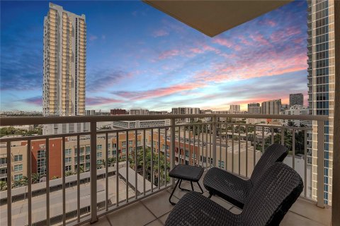 Copropriété à louer à Miami, Floride: 2 chambres, 107.77 m2 № 2402117 - photo 2