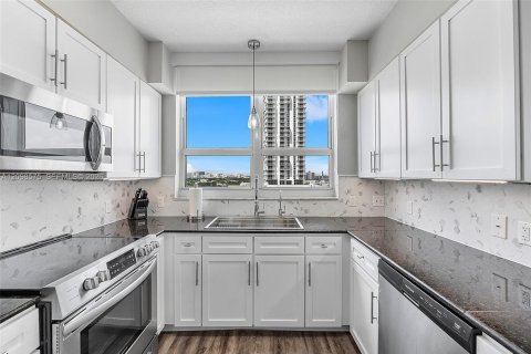 Copropriété à louer à Miami, Floride: 2 chambres, 107.77 m2 № 2402117 - photo 7