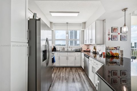 Copropriété à louer à Miami, Floride: 2 chambres, 107.77 m2 № 2402117 - photo 15