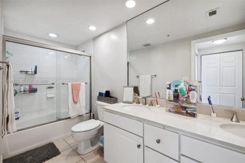 Copropriété à louer à Miami, Floride: 2 chambres, 107.77 m2 № 2402117 - photo 28