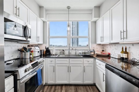 Copropriété à louer à Miami, Floride: 2 chambres, 107.77 m2 № 2402117 - photo 13