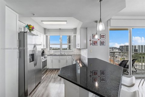 Copropriété à louer à Miami, Floride: 2 chambres, 107.77 m2 № 2402117 - photo 10