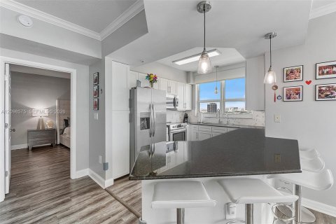 Copropriété à louer à Miami, Floride: 2 chambres, 107.77 m2 № 2402117 - photo 9