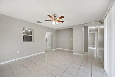 Villa ou maison à vendre à Kissimmee, Floride: 4 chambres, 177.54 m2 № 1570142 - photo 23