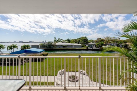 Condo in Miami Shores, Florida, 1 bedroom  № 1867197 - photo 5