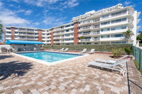 Condo in Miami Shores, Florida, 1 bedroom  № 1867197 - photo 2