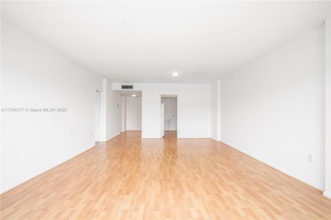 Condo in Miami Shores, Florida, 1 bedroom  № 1867197 - photo 24