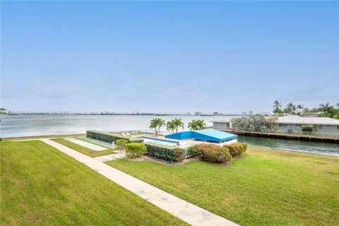 Condo in Miami Shores, Florida, 1 bedroom  № 1867197 - photo 7