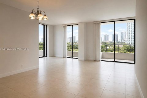 Condo in Aventura, Florida, 2 bedrooms № 2087197 - photo 3