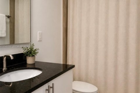 Condo in Aventura, Florida, 2 bedrooms № 2087197 - photo 11