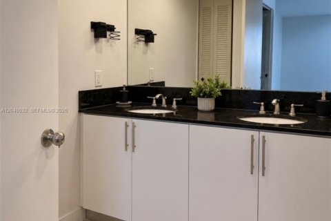 Condo in Aventura, Florida, 2 bedrooms № 2087197 - photo 10