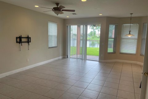 House in Wellington, Florida 5 bedrooms, 289.67 sq.m. № 2185066 - photo 7
