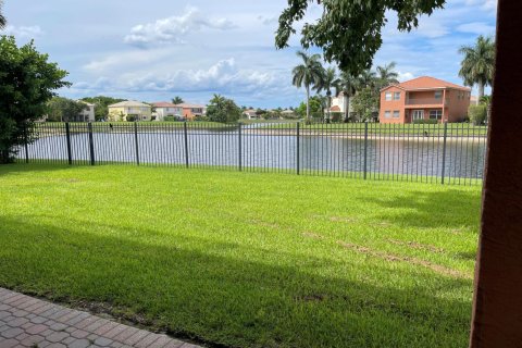 House in Wellington, Florida 5 bedrooms, 289.67 sq.m. № 2185066 - photo 3