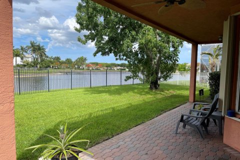 House in Wellington, Florida 5 bedrooms, 289.67 sq.m. № 2185066 - photo 4