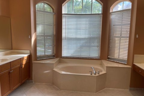 House in Wellington, Florida 5 bedrooms, 289.67 sq.m. № 2185066 - photo 19