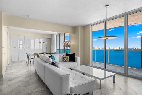 Condo in North Bay Village, Florida, 2 bedrooms  № 1861187 - photo 2