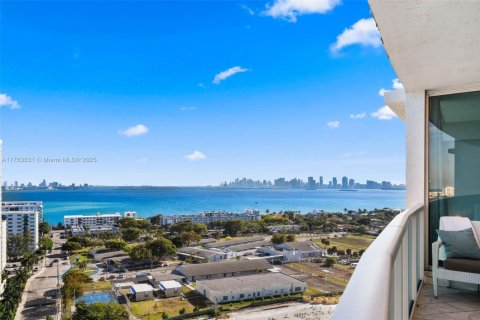 Condo in North Bay Village, Florida, 2 bedrooms  № 1861187 - photo 13