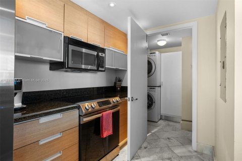 Condo in North Bay Village, Florida, 2 bedrooms  № 1861187 - photo 20