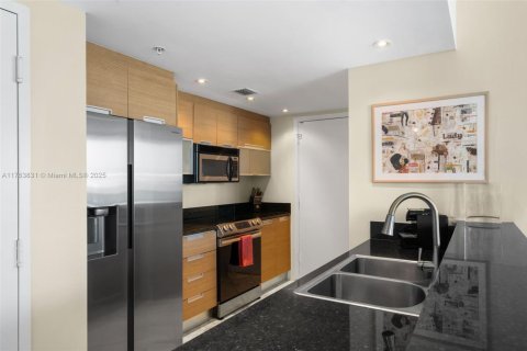 Condo in North Bay Village, Florida, 2 bedrooms  № 1861187 - photo 21