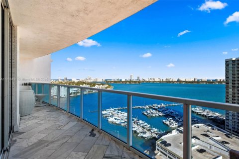 Condo in North Bay Village, Florida, 2 bedrooms  № 1861187 - photo 9