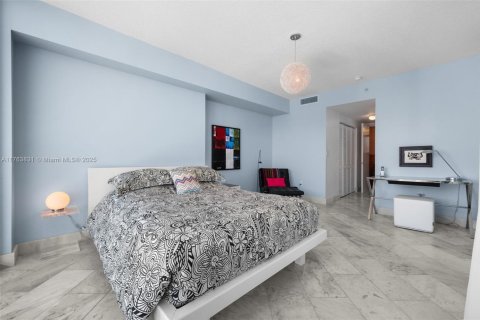 Condo in North Bay Village, Florida, 2 bedrooms  № 1861187 - photo 30