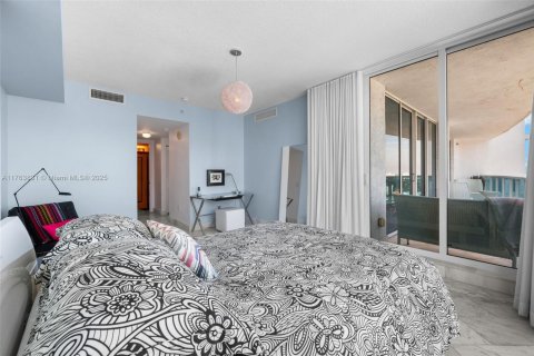 Condo in North Bay Village, Florida, 2 bedrooms  № 1861187 - photo 29
