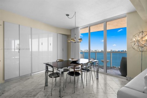 Condo in North Bay Village, Florida, 2 bedrooms  № 1861187 - photo 3