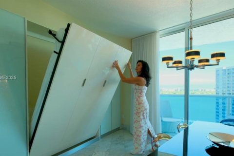 Condo in North Bay Village, Florida, 2 bedrooms  № 1861187 - photo 23