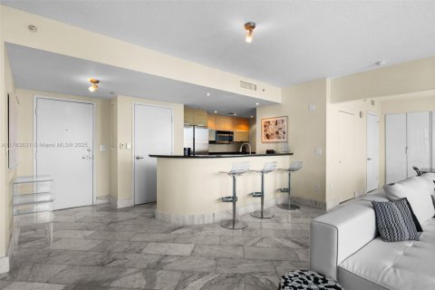 Condo in North Bay Village, Florida, 2 bedrooms  № 1861187 - photo 18