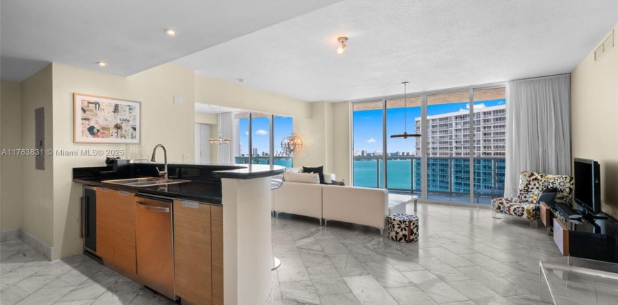 Condo in North Bay Village, Florida, 2 bedrooms  № 1861187