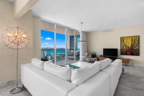 Condo in North Bay Village, Florida, 2 bedrooms  № 1861187 - photo 7