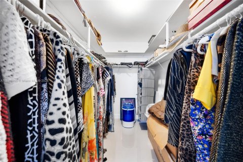 Condominio en venta en Hallandale Beach, Florida, 2 dormitorios, 106.37 m2 № 2034452 - foto 19