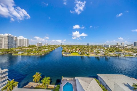 Condominio en venta en Hallandale Beach, Florida, 2 dormitorios, 106.37 m2 № 2034452 - foto 7
