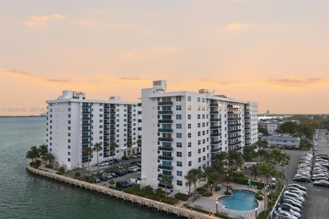 Condominio en venta en North Bay Village, Florida, 3 dormitorios, 123.56 m2 № 2250572 - foto 2