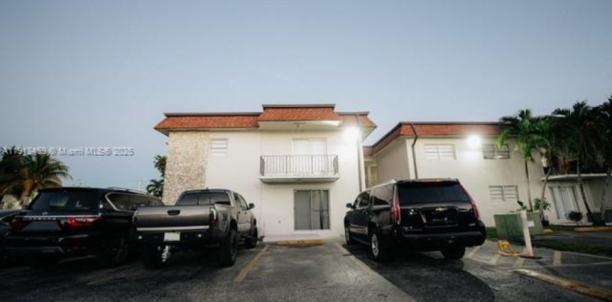 Condo à Hialeah, Floride, 2 chambres  № 2018299