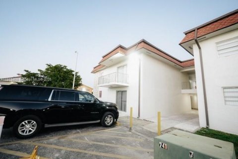 Copropriété à vendre à Hialeah, Floride: 2 chambres, 84.54 m2 № 2018299 - photo 2