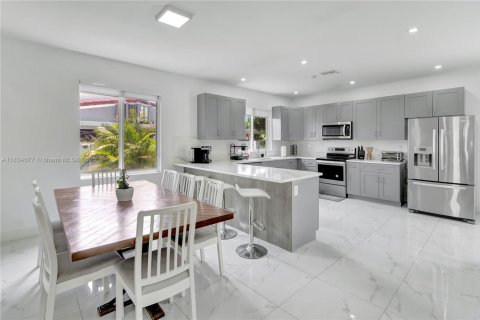 House in Cutler Bay, Florida 5 bedrooms, 208.66 sq.m. № 1814670 - photo 19